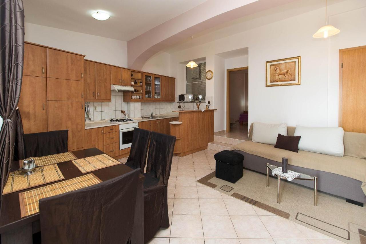 Apartmani Vera Crikvenica Luaran gambar